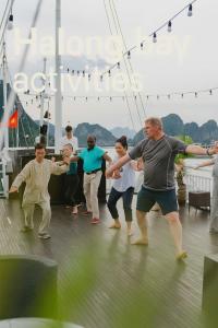 Omina Hotel & Travel