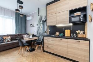 Modern studio AC Batorego by VAYA STAYS