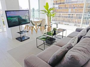 Loft Deluxe, Luminoso, Parking y Piscina - A 100 m del Mar AC