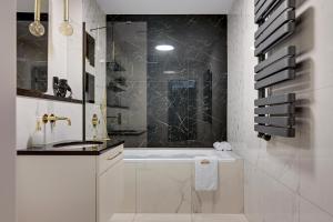 DEO PLAZA Suites & Riverside by Downtown Apartments