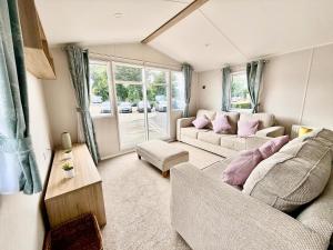 Modern 6 Berth Caravan With Decking To The Side At Valley Farm Ref 46946Sb