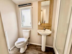 Modern 6 Berth Caravan With Decking To The Side At Valley Farm Ref 46946Sb