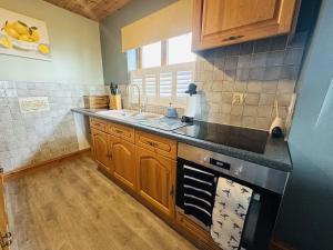 Bay View - holiday cottage by the sea with stunning views