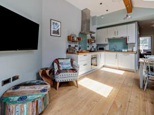 Close to Tenby Harbour No1 Albert View