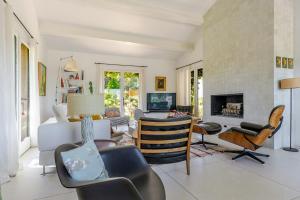 Provencal Villa With Pool Near Aix