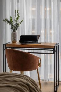 Towarowa Towers Comfortable Apartment with Air Conditioning Ideal for Remote Work by Noclegi Renters