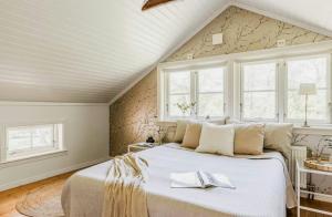 Relaxing Villa With Fireplace And Private Stream