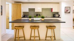 Liverpool Gem, Spacious 2BR Apt, Sleeps 8