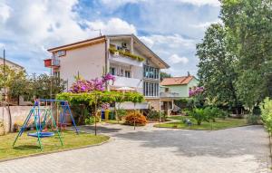 2 Bedroom Cozy Apartment In Banjole