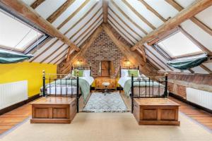 Pritams Gate 7BR 4BA Sleeps 14 l Wishaw