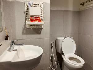 Cozy Studio Bintaro Icon Emerald by alonelyroom