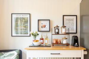 Luxury Spacious 3-Bed City Oasis Just 10 Mins from Centre with Free Parking