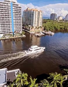 Luxury Waterfront Condo Hilton Hotel Amenities Beach Pool Jacuzzi Jetskis Gym