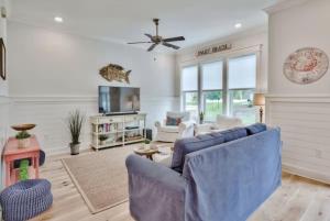 Book Me Baby Big Chill in Prominence Golf Cart Included