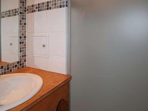 Appartement Confort 6 pers, 2 pièces, Balcon, Cheminée, Accès direct aux pistes - FR-1-322-451