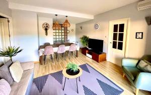 FENALS BEACH&CHIC, Boutique Apartament with parking, full equipped near the beach