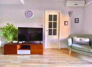 FENALS BEACH&CHIC, Boutique Apartament with parking, full equipped near the beach