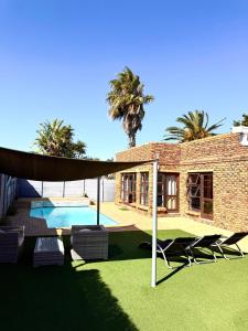 Hideaway-Poolside Comfort cottage 3km to the Beach