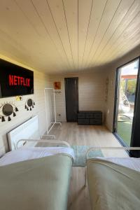 Well-Appointed 4BR Stay Sleeps 8 Free Parking Garden