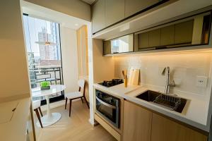 Conforto, ao lado Clube do Corinthians e Metrô