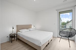 1 Bedroom Apartment - 5 Min Walk to Train Station