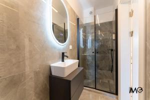 MoHost Alive Modern Serenity with Terrace View