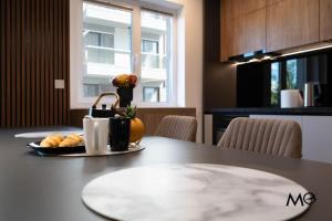 MoHost Alive Modern Serenity with Terrace View