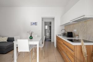 Villa Casa Lilium, a charming holiday apartment 6km near the sea