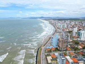 Apto c churrasqueira a 700m da praia MU3731