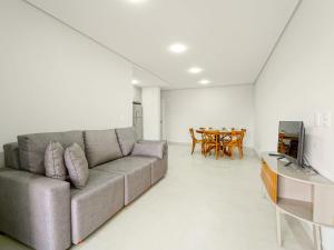 Apto c churrasqueira a 700m da praia MU3731