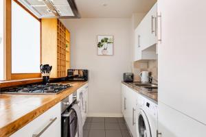 Stylish Canary Wharf Gem - Fully Equipped - Fast Wifi - O2 & Excel