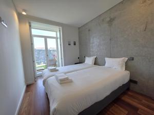 Miradouro River Views & Patio by PortoCityHosts