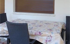 Gorgeous Apartment In Palit 
