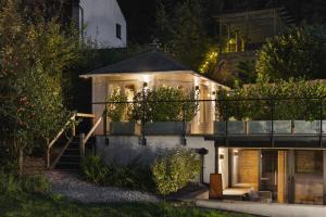 The High Longtail Lodge