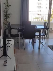 Magnifique appartement avec vue dégagée, près de laéroport et parking privé