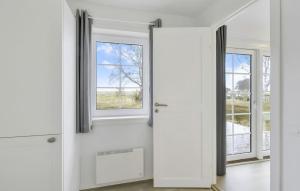 Gorgeous Apartment In Læsø With House Sea View