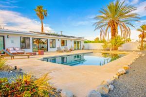 Luxury Escape Villa Game Room Pool MNT views