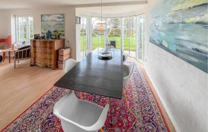 Beautiful Home In Esbjerg V With Wifi