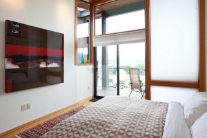 Bridge View Loft 30 Day