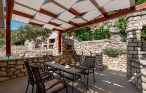 APARTMAN DJONI 2 by Villas Guide