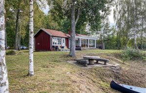 3 Bedroom Beautiful Home In Vissefjärda