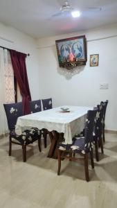 The Cozy Nest I 2BHK I 5 min drive to the beach