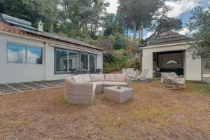 Villa Natural Oasis with panoramic view & bio-diverse 9 950m2 garden