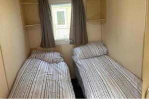 2 Bedroom Chalet Sleeps 6 -Free Parking -Tv -WiFi