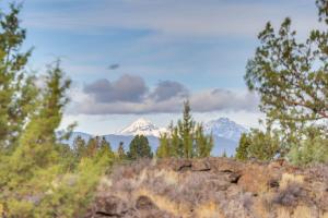 Next to 600 Acres of Public Land! Bend Ranch Home