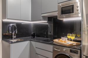 Accessible 2-Single Bed Apartment in Chamberí Adapted Bathroom, Quevedo III