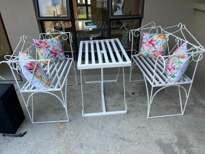 Pink Lopez Guest House