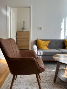 Cottage 215 Apartments