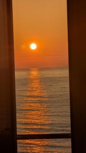 Stunning large 2 rooms apartment seafront