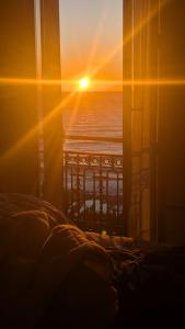 Stunning large 2 rooms apartment seafront